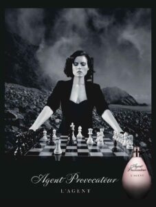 Reklama perfum Agent Provocateur inspirowana filmem "Siódma pieczęć" Ingmara Bergmana